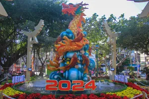 Mô hình cá chép hóa rồng bị cháy ở Nha Trang đã được phục dựng nguyên bản