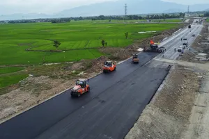 Vượt tiến độ, cao tốc Vân Phong - Nha Trang vẫn thi công xuyên Tết