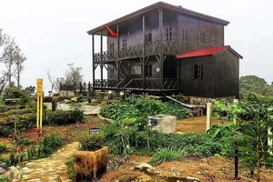 Khách muốn lên tham quan đỉnh Hòn Bà phải đăng ký trước