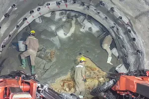 39 mũi khoan xuyên núi khắc phục sạt lở hầm đường sắt qua đèo Cả