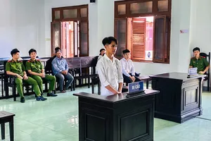 Nhiều lần bị bắt nạt, nam sinh lớp 10 dùng dao tấn công bạn cùng lớp