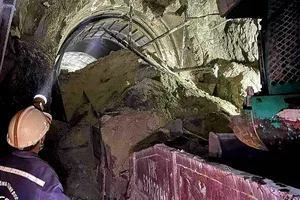 Hầm đường sắt Chí Thạnh qua tỉnh Phú Yên sạt lở, đường sắt tê liệt