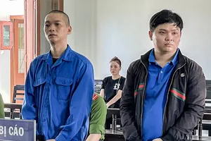 Cậu cháu cùng đi tù vì làm hàng loạt con dấu, tài liệu giả