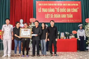 Trao bằng Tổ quốc ghi công cho 3 liệt sĩ hy sinh ở quần đảo Trường Sa