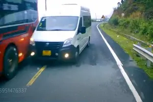 Tài xế vượt ẩu gây tai nạn trên đèo Khánh Lê bị phạt 11 triệu đồng