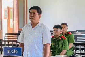 Gây án với anh họ vì... nghi nhìn lén vợ mình tắm