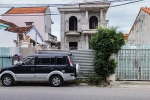  Vừa mua xong nhà đất thì bị phong toả vì chủ cũ bị kiện 