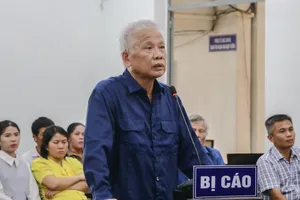 Cựu chủ nhiệm hợp tác xã nhận gần 1 tỉ đồng để cải tạo xe trái luật