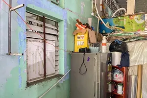 Suýt ‘bít tình làng nghĩa xóm’ khi trổ cửa sổ qua nhà kế bên