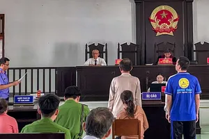 4 người hàng xóm cùng vào tù vì chuyện con gà, con chó