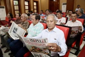 Đang diễn ra chương trình 'Cùng ngư dân thắp sáng đèn trên biển' ở Khánh Hòa