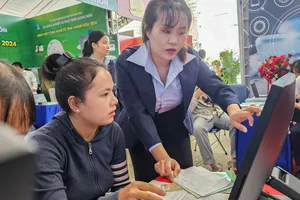 Người dân Khánh Hòa trải nghiệm công nghệ số 