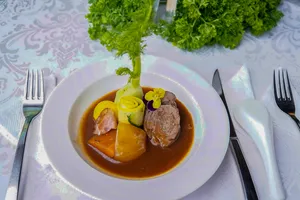 Hàng trăm món ăn 'mặn mà, đậm đà' được chế biến từ thịt đà điểu