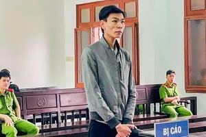 Vừa mua súng xong, nam thanh niên bị tóm 