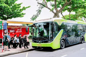 Nha Trang hoạt động tuyến xe buýt điện đầu tiên 