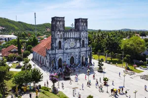 Về xứ Nẫu, nhớ ghé thăm nhà thờ Mằng Lăng hơn trăm năm tuổi