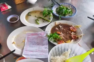 Quán cơm ở Phú Yên bị tố 'chặt chém'