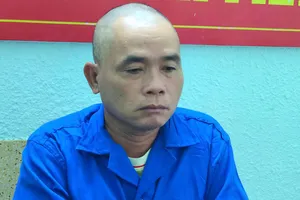 Vờ hỏi thăm rồi có hành vi bậy bạ với bé gái 14 tuổi