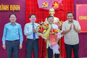 Ban Bí thư chuẩn y ông Nguyễn Tự Công Hoàng tham gia Ban Thường vụ Tỉnh ủy Bình Định