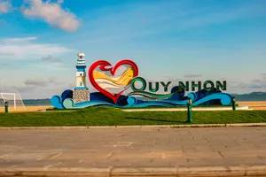 Về Bình Định đi tàu lửa miễn phí ngắm cảnh đẹp, ăn hải sản dịp lễ