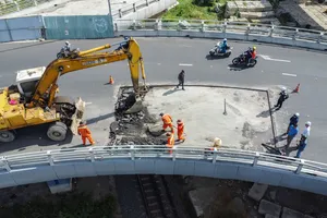 Đã có kết quả siêu âm ban đầu về vết sụt lún ở nút giao thông Ngọc Hội 