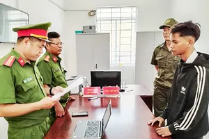 Mâu thuẫn trên mạng xã hội, 35 thanh thiếu niên mang hung khí ra quốc lộ hỗn chiến