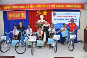 Báo chí thường trú Khánh Hòa tiếp sức học sinh nghèo miền núi