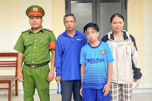 2 bé trai đi lạc đã được công an xã hỗ trợ đưa về nhà