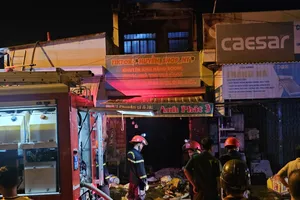 Cháy căn nhà 2 tầng ở Nha Trang, 4 mẹ con thoát chết