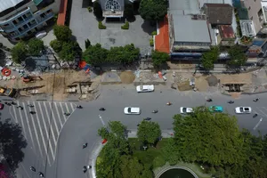 Thi công đường ngổn ngang ở Nha Trang, người đi đường té ngã bị thương
