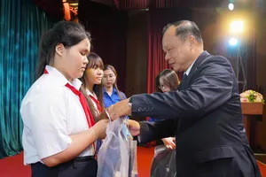 'Cùng ngư dân thắp sáng đèn trên biển': Hành trình yêu thương đến với Gia Lai