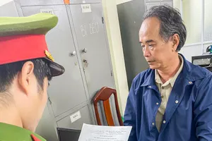 Bắt khẩn cấp người đàn ông tấn công tài xế taxi ở Nha Trang