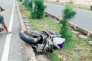 Nam thanh niên đi xe phân khối lớn biển số TP.HCM tử vong ở Khánh Hòa sau va chạm giao thông