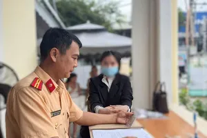 Xử phạt nữ tài xế lái ô tô đi ngược chiều ở Nha Trang