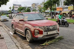 Nha Trang sau lụt lịch sử: Ô tô chờ sửa la liệt, hẹn đến Tết mới xong
