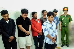 Nhóm người chuyên đào trộm heo bệnh đã tiêu hủy về sơ chế bán ra thị trường