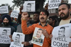 Pakistan tuyên bố thả phi công bị bắn rơi, Ấn Độ hoan nghênh