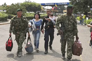 Gần 1.000 binh lính, cảnh sát đào ngũ khỏi Venezuela