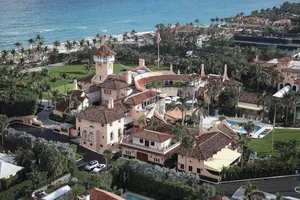 Tìm cách vào khu nghỉ mát ông Trump, một phụ nữ bị bắt