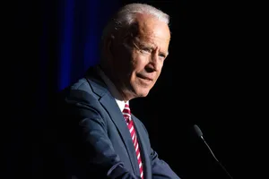 Cựu Phó tổng thống Joe Biden đăng video xin lỗi