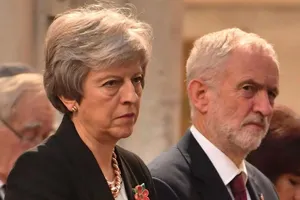 Ông Jeremy Corbyn và bà Theresa May. Ảnh: PA