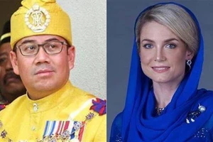 Tengku Muhammad Faiz và vợ. Ảnh: Bernama