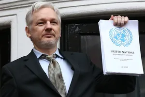 Video: Ông chủ WikiLeaks bị bắt dẫn độ về Mỹ là ai?