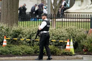 Một người đàn ông tự thiêu bên ngoài Nhà Trắng