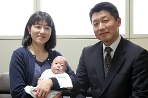 Bé trai sơ sinh nhỏ nhất thế giới ở Nhật xuất viện