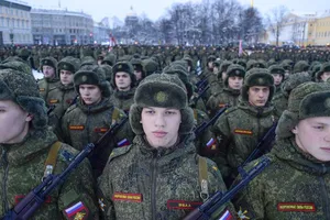 Ukraine tăng chi tiêu quân sự đối trọng Nga