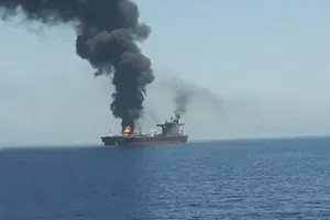 Nóng: Hai tàu chở dầu bị tấn công gần Iran 