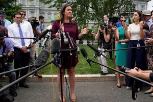 Đến lượt Thư ký báo chí Nhà Trắng từ chức