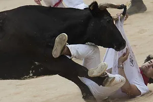 3 người bị húc trong ngày đầu tiên của lễ hội đua bò