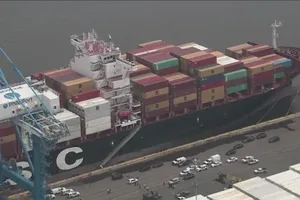 Mỹ bắt tàu hàng chở 20 tấn cocaine 